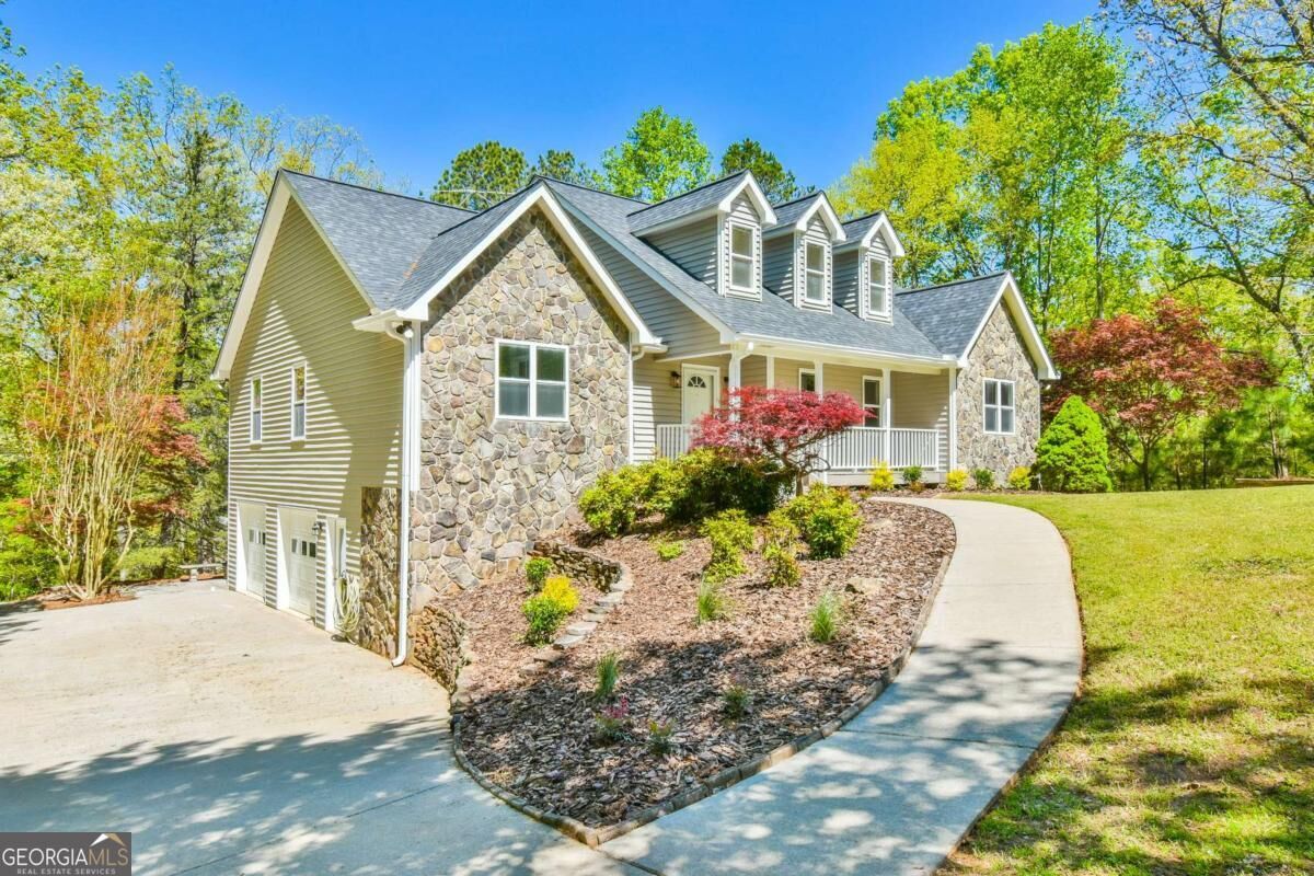 Property Photo:  6025 River Oaks Drive  GA 30542 