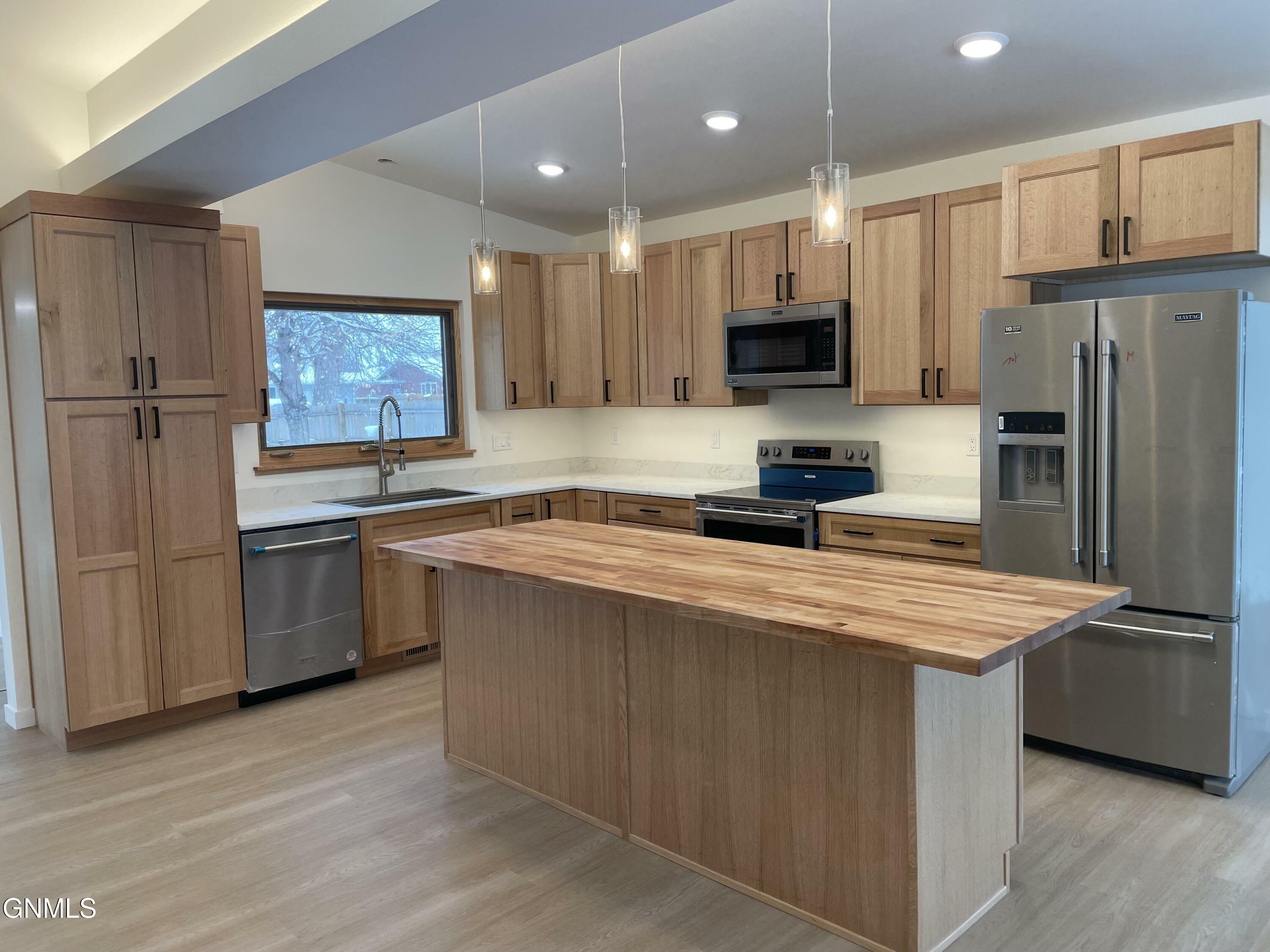 Property Photo: 227 16th Avenue NE ND 58401