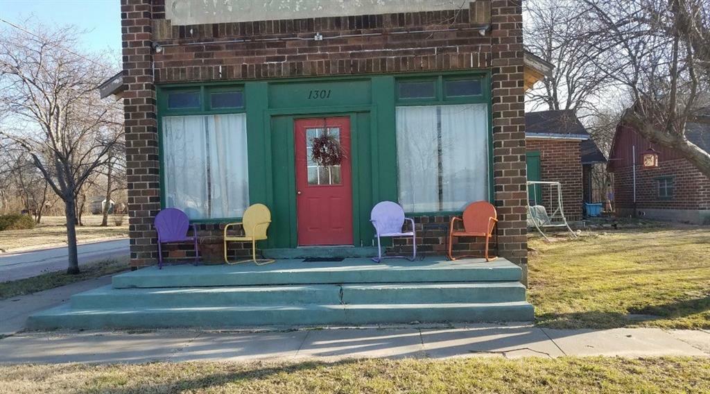 Property Photo: 1301 W Maple Street KS 67301