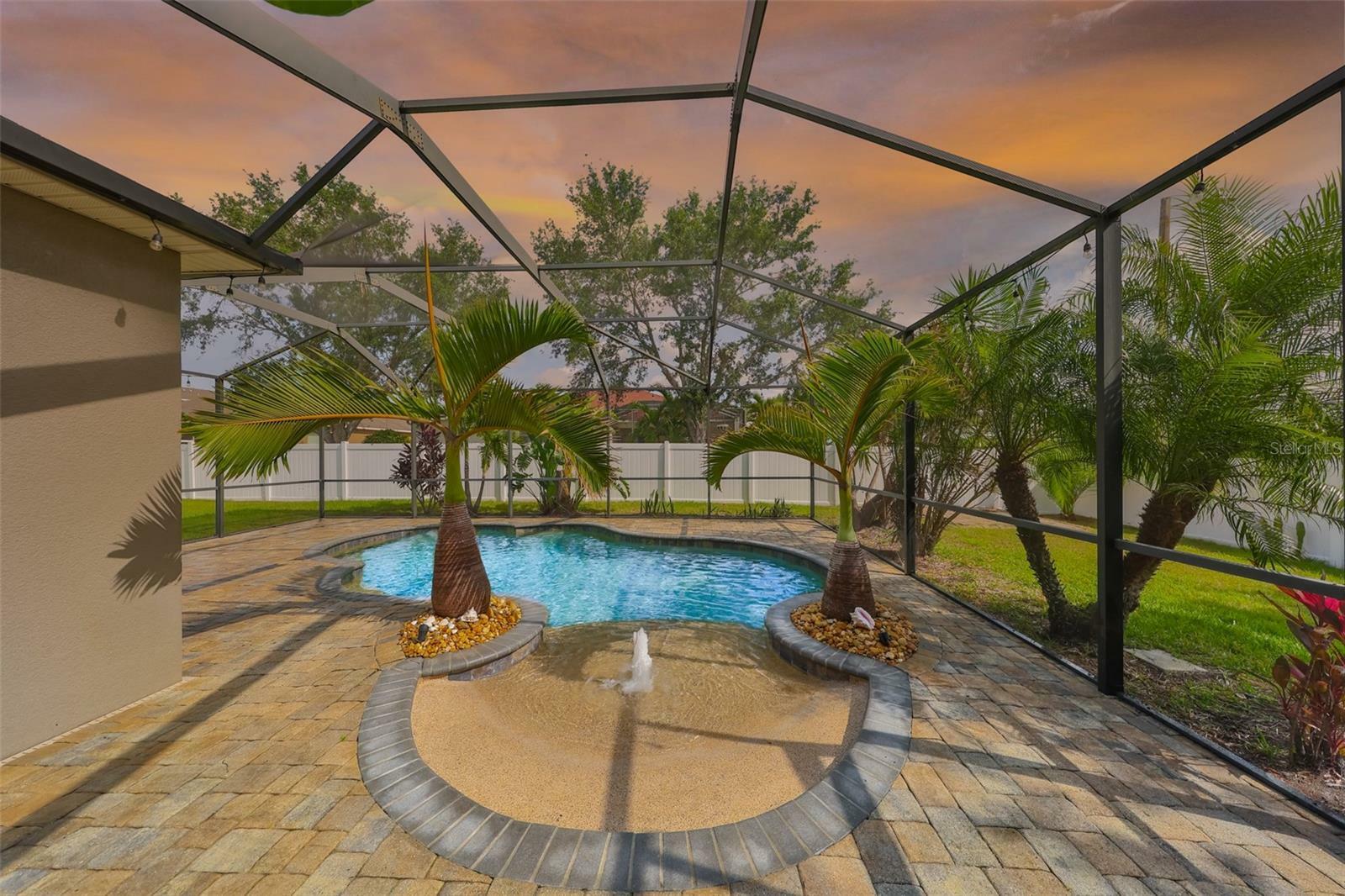 Property Photo: 10916 Dunscore Cottage Way FL 33598