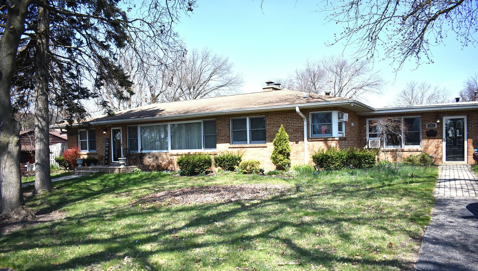 Property Photo: 353 E Butterfield Road IL 60126