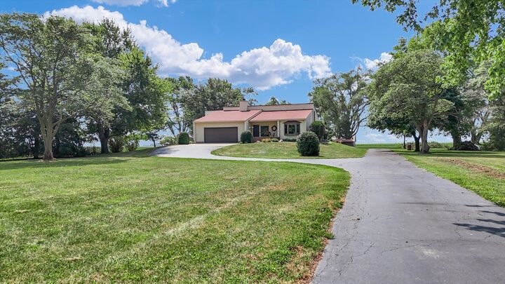 Property Photo: 445 County Road 900 Road IL 61851