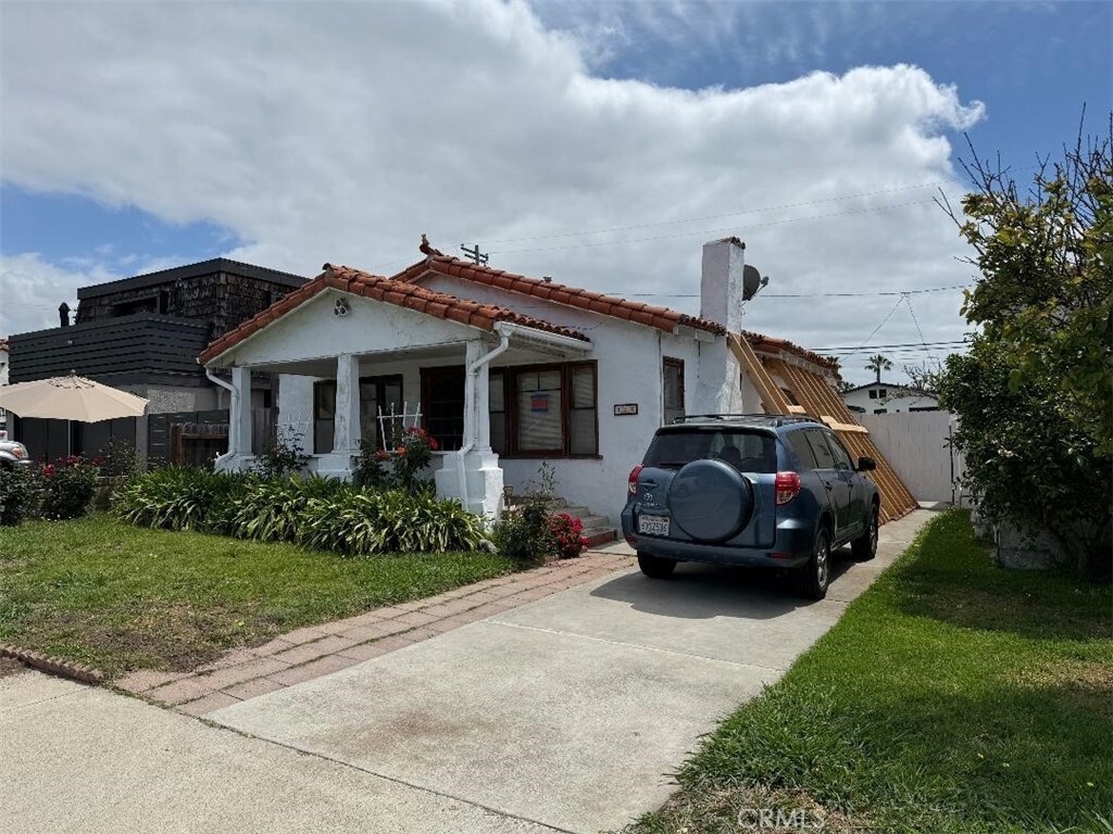 Property Photo: 122 E Escalones CA 92672