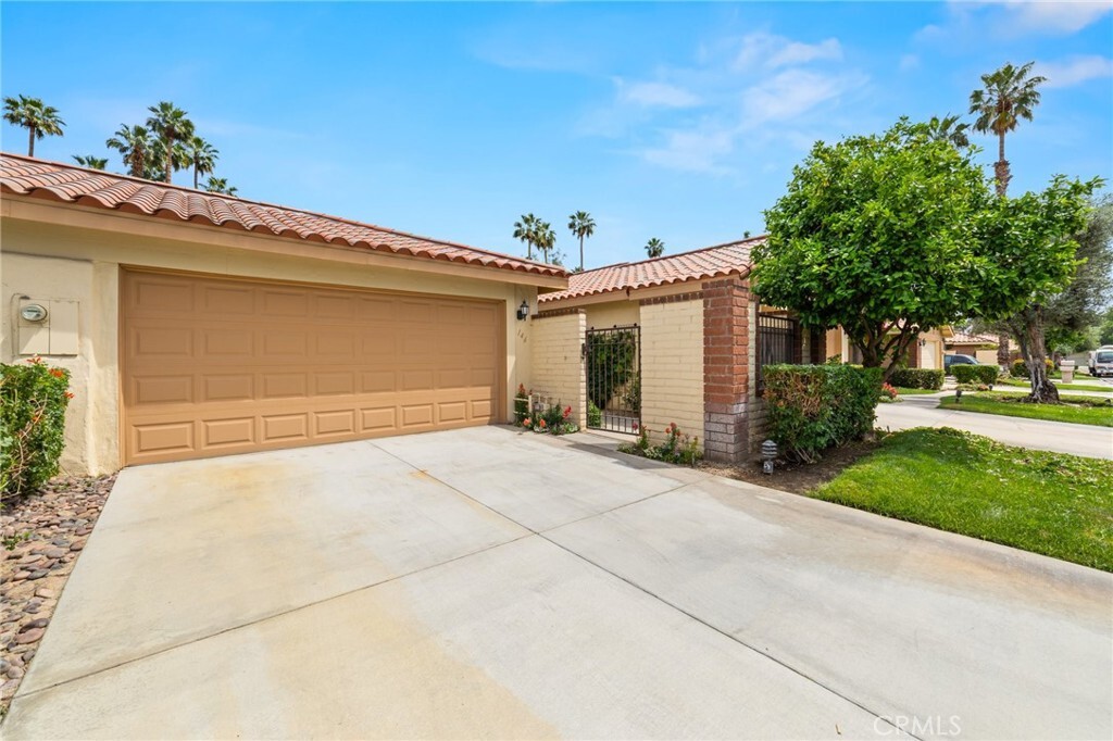Property Photo:  146 Las Lomas  CA 92260 