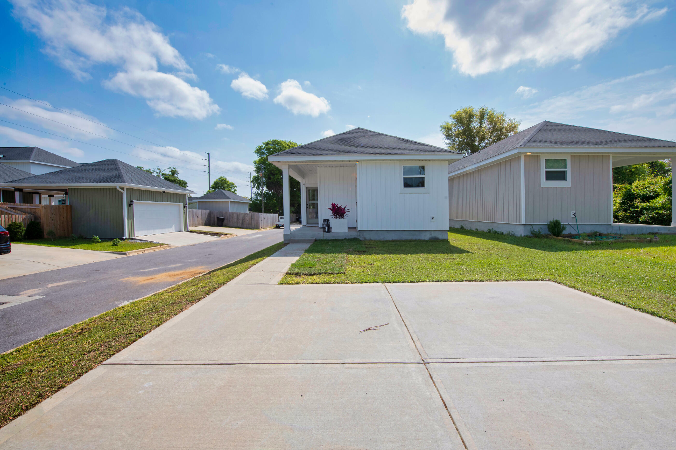 Property Photo: 515 N C Street FL 32501