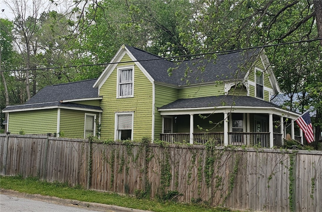 Property Photo: 324 Cherry Street AR 72601