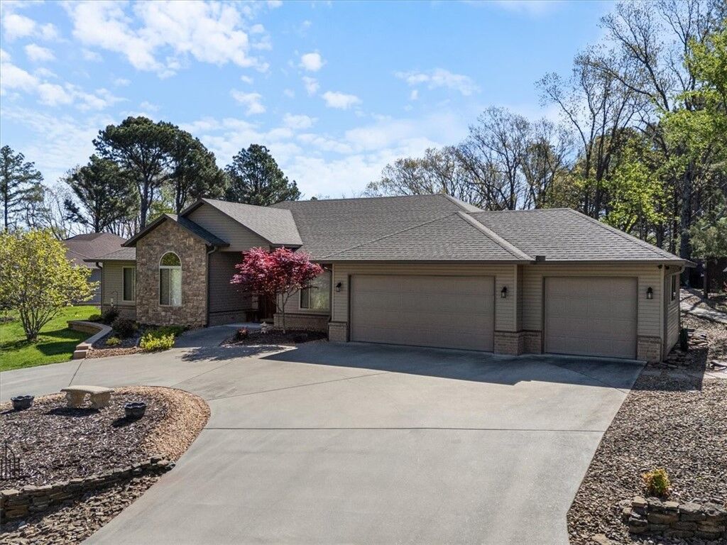 Property Photo:  2 Dornoch Lane  AR 72715 