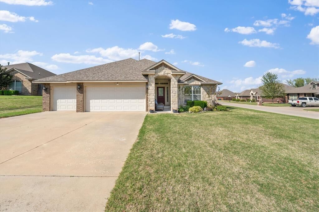 Property Photo: 12801 Brody Court OK 73020