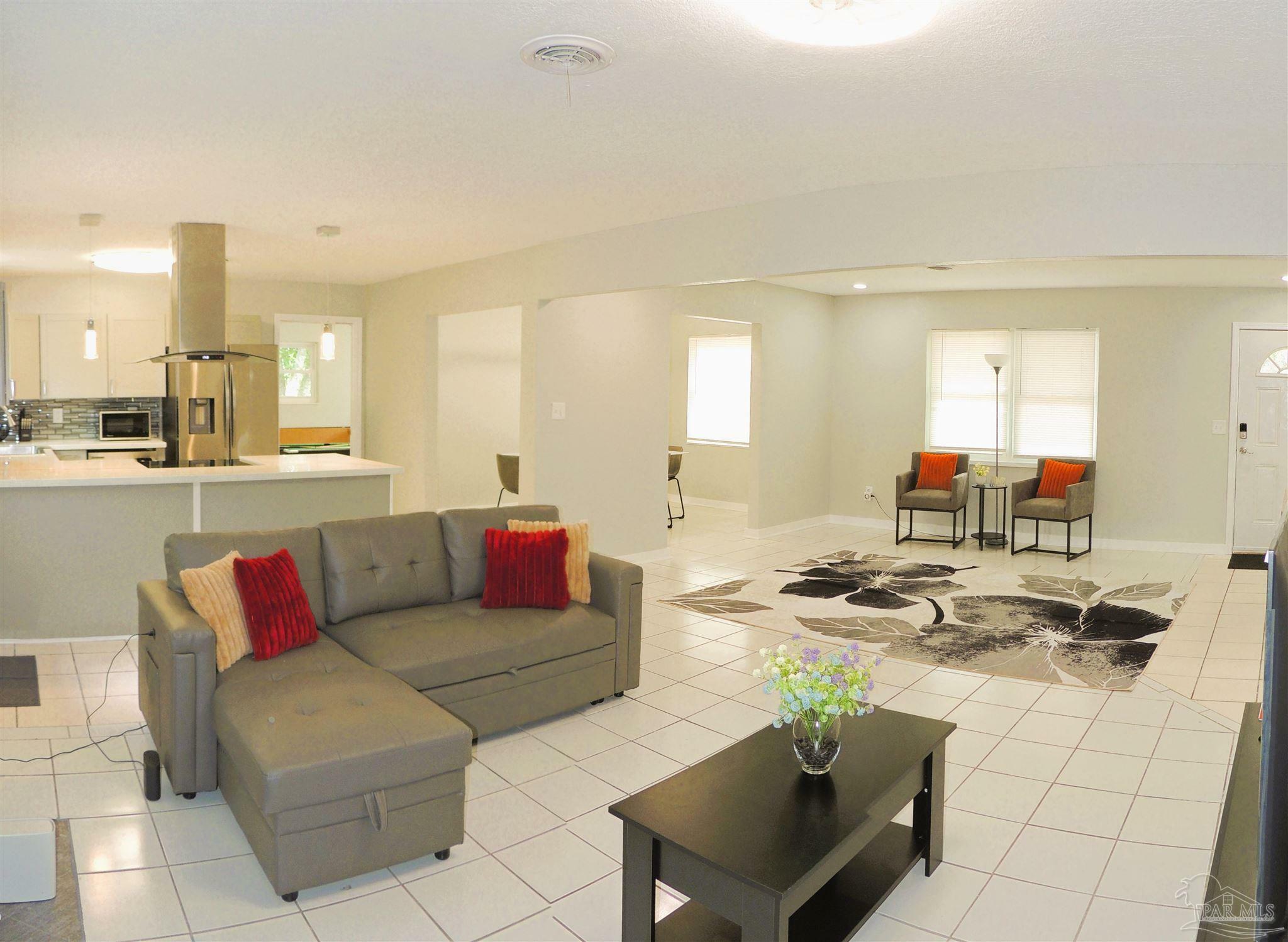 Property Photo: 4021 Bonway Dr FL 32504