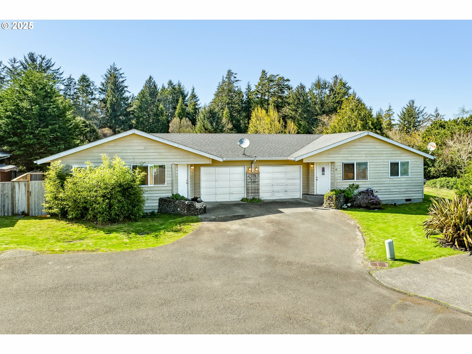 Property Photo: 547 Vine Maple Ct OR 97110