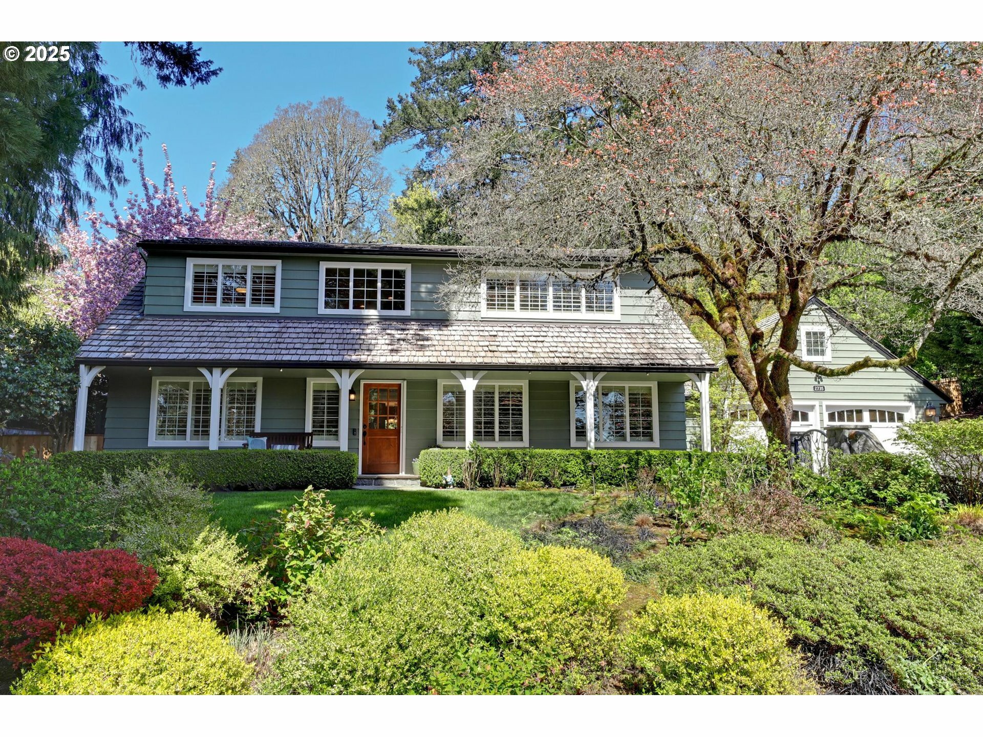Property Photo: 2735 Glen Eagles Rd OR 97034