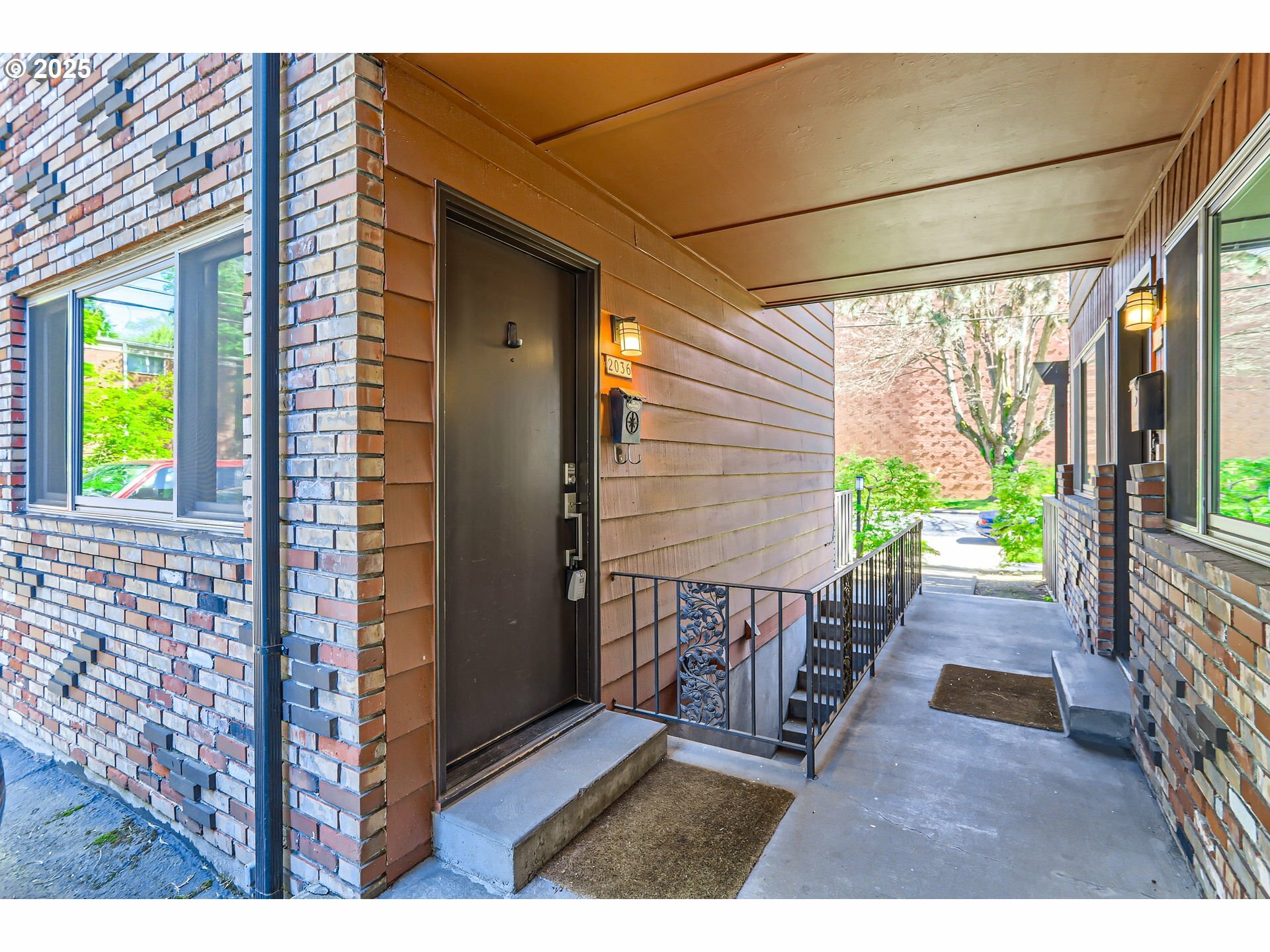 Property Photo: 2036 NE Hancock St OR 97212