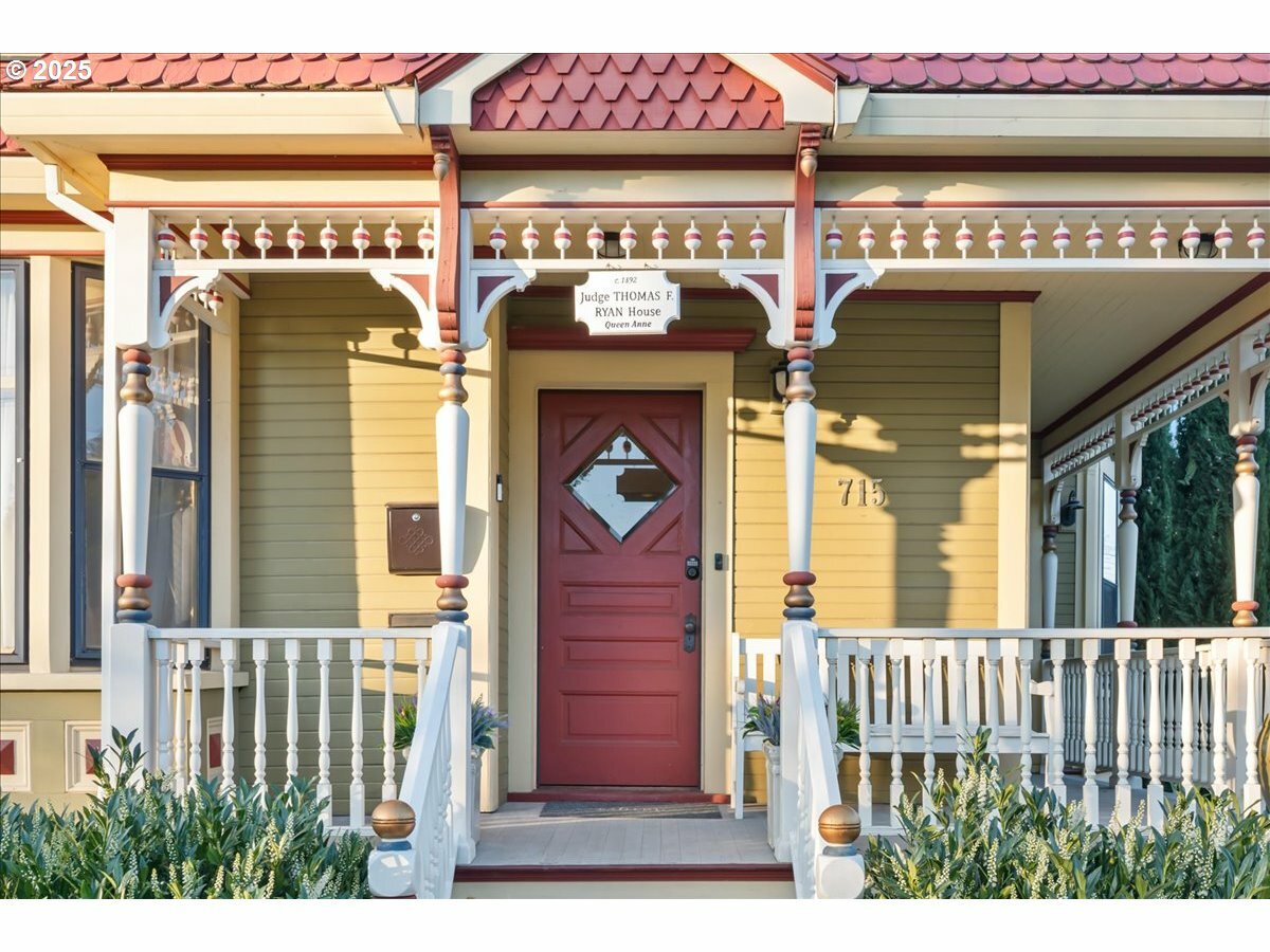 Property Photo: 715 5th St OR 97045