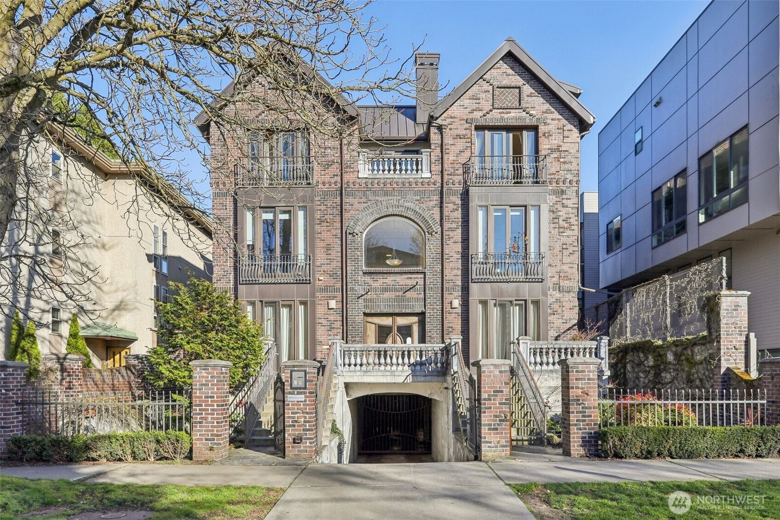 Property Photo:  1122  Broadway  E 101  WA 98102 