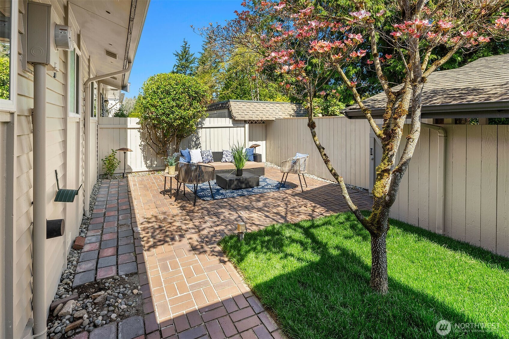 Property Photo:  17050  Northup Way 34  WA 98008 