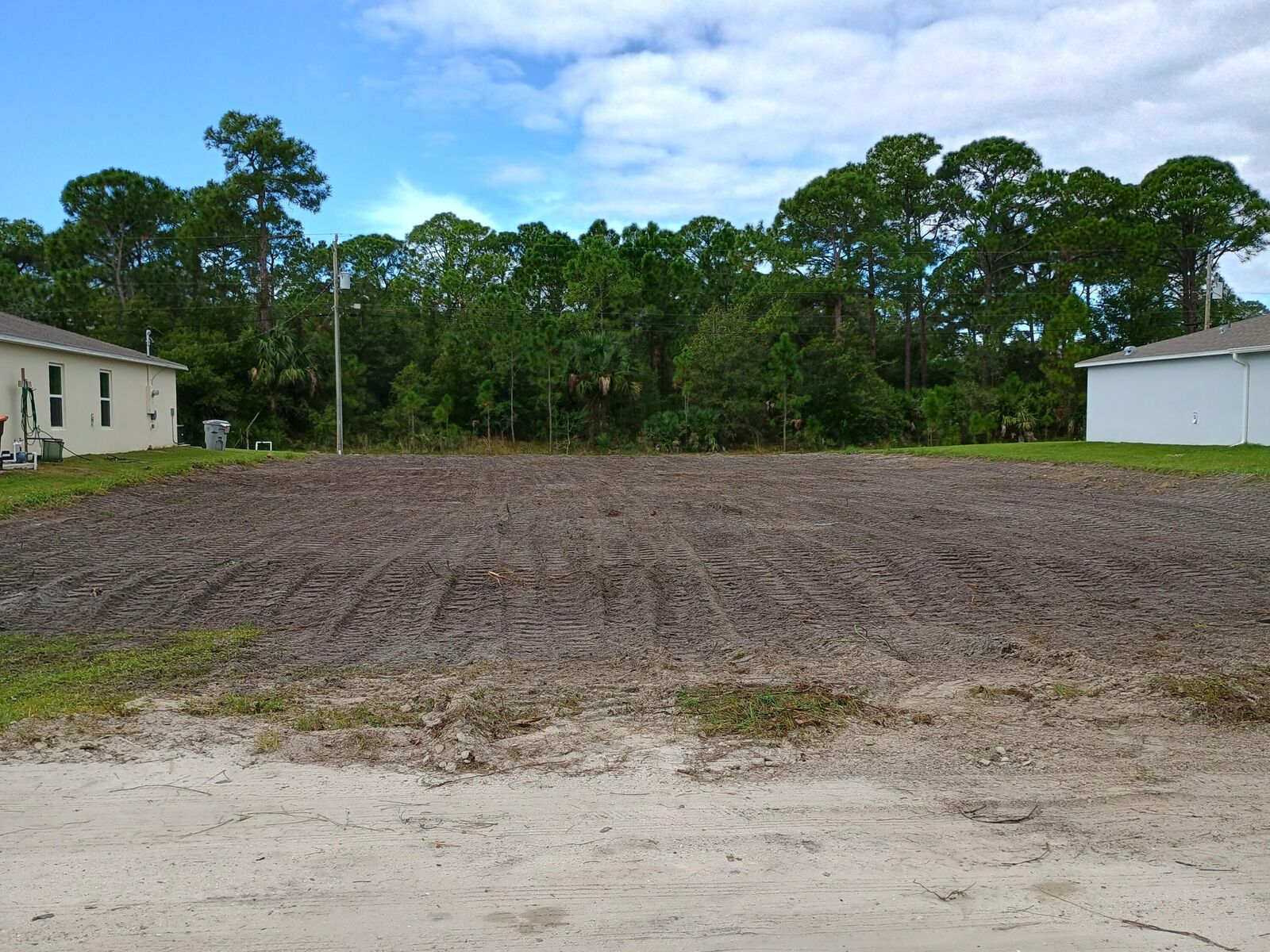 Property Photo: 7825 96 Avenue FL 32967