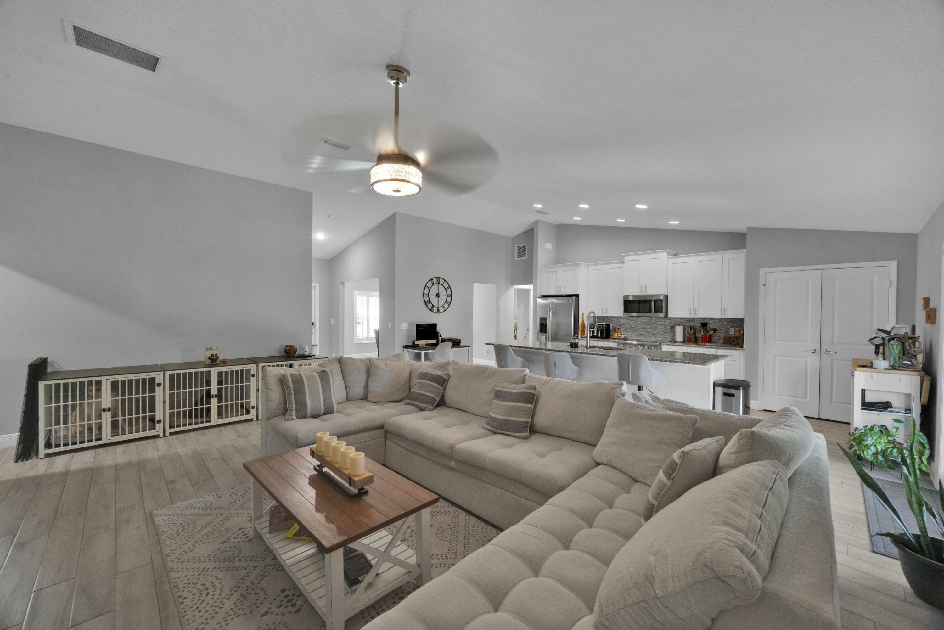 Property Photo: 482 SW Tulip Boulevard FL 34953