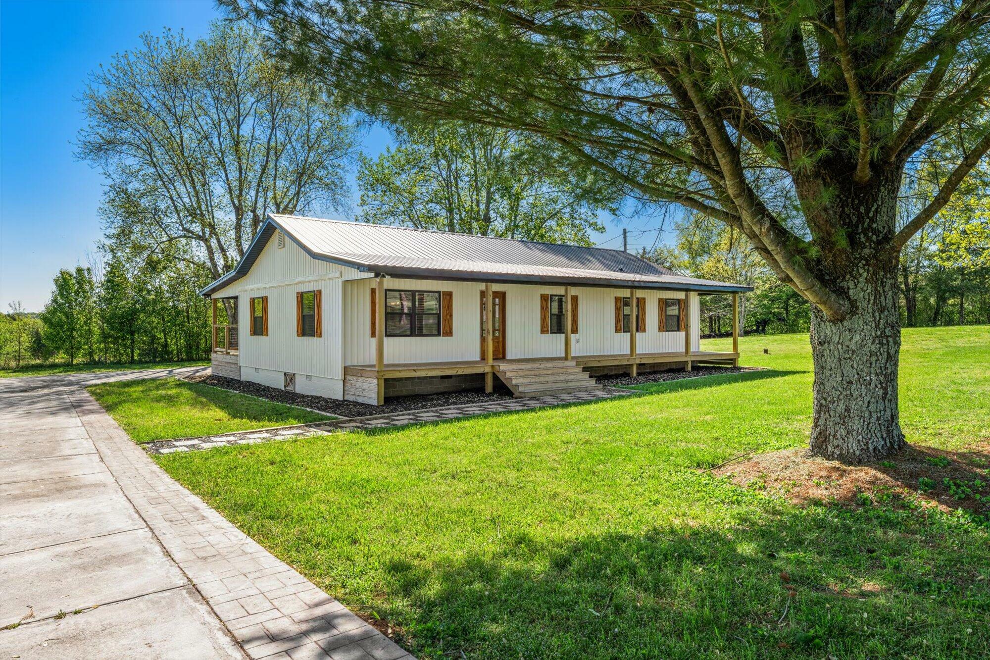 Property Photo: 504 County Road 709 TN 37370