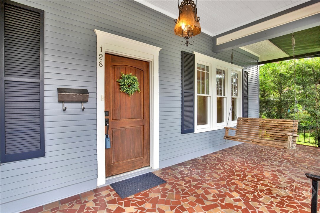 Property Photo:  128 E 48th Street  GA 31405 
