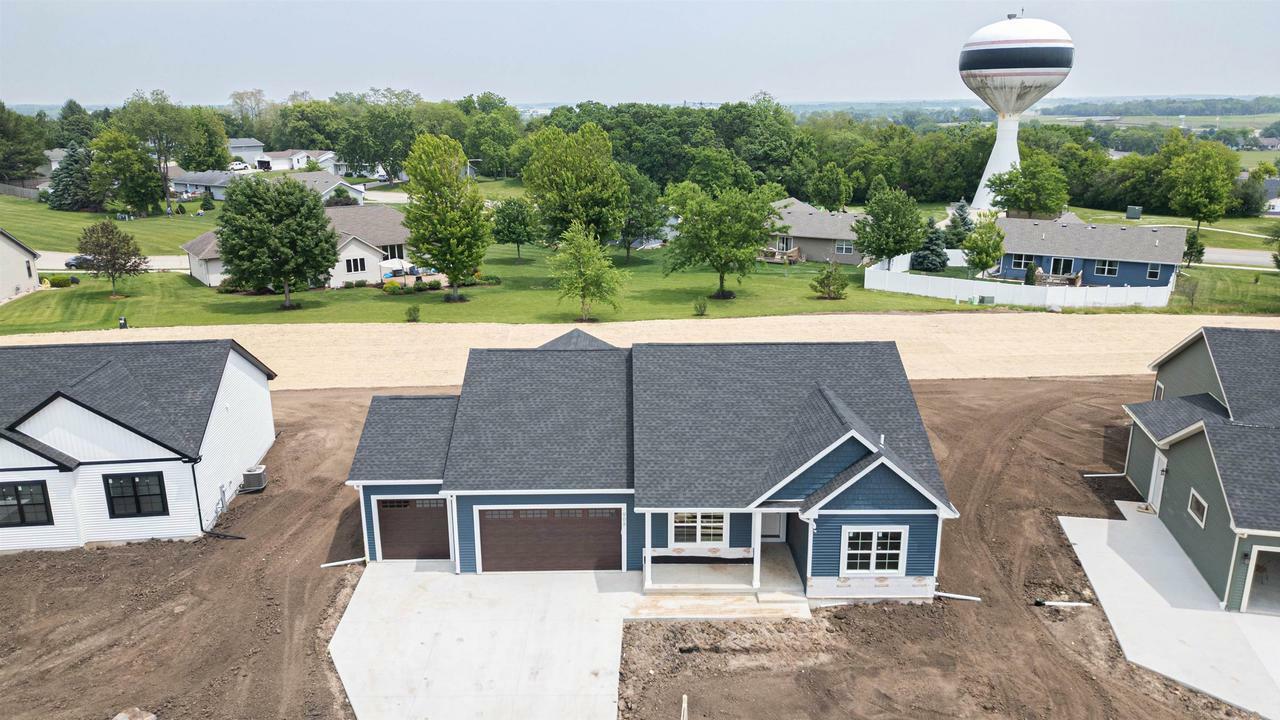Property Photo: 908 Red Hawk Drive WI 53563