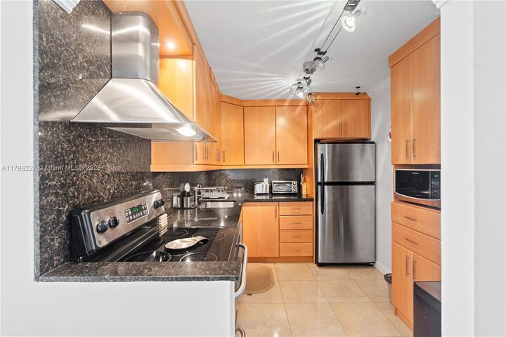 Property Photo: 3625 N Country Club Dr 902 FL 33180