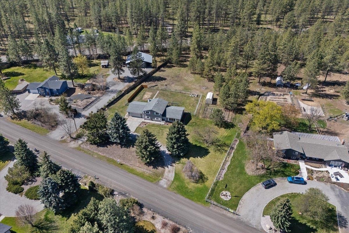 Property Photo: 16409 N Birdie Rd WA 99026