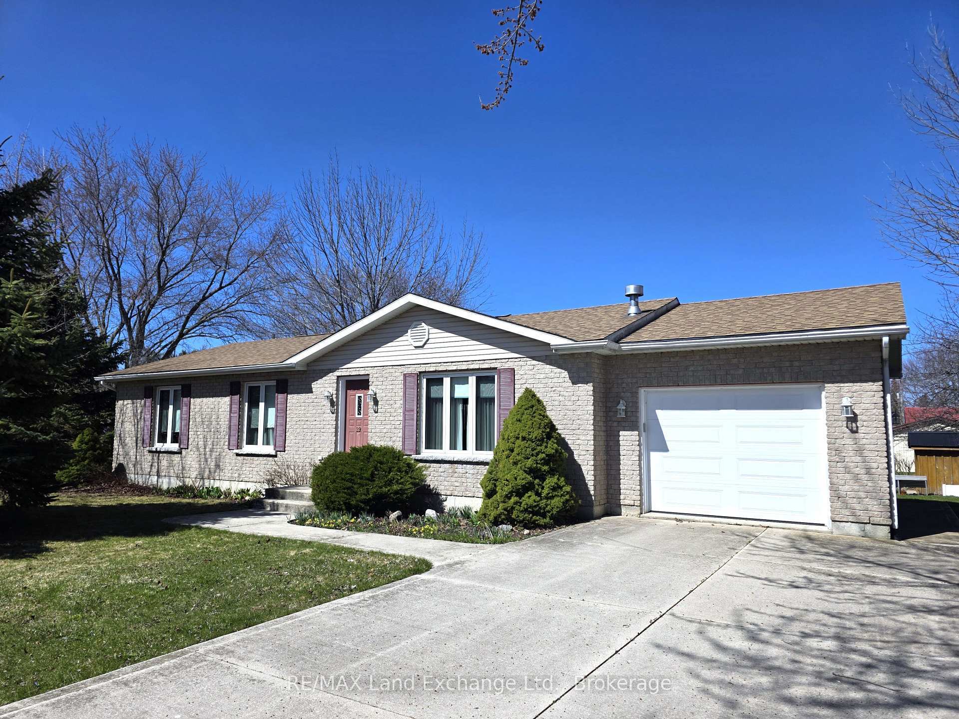 Property Photo: 29 Memorial Park Drive ON N0G 2T0