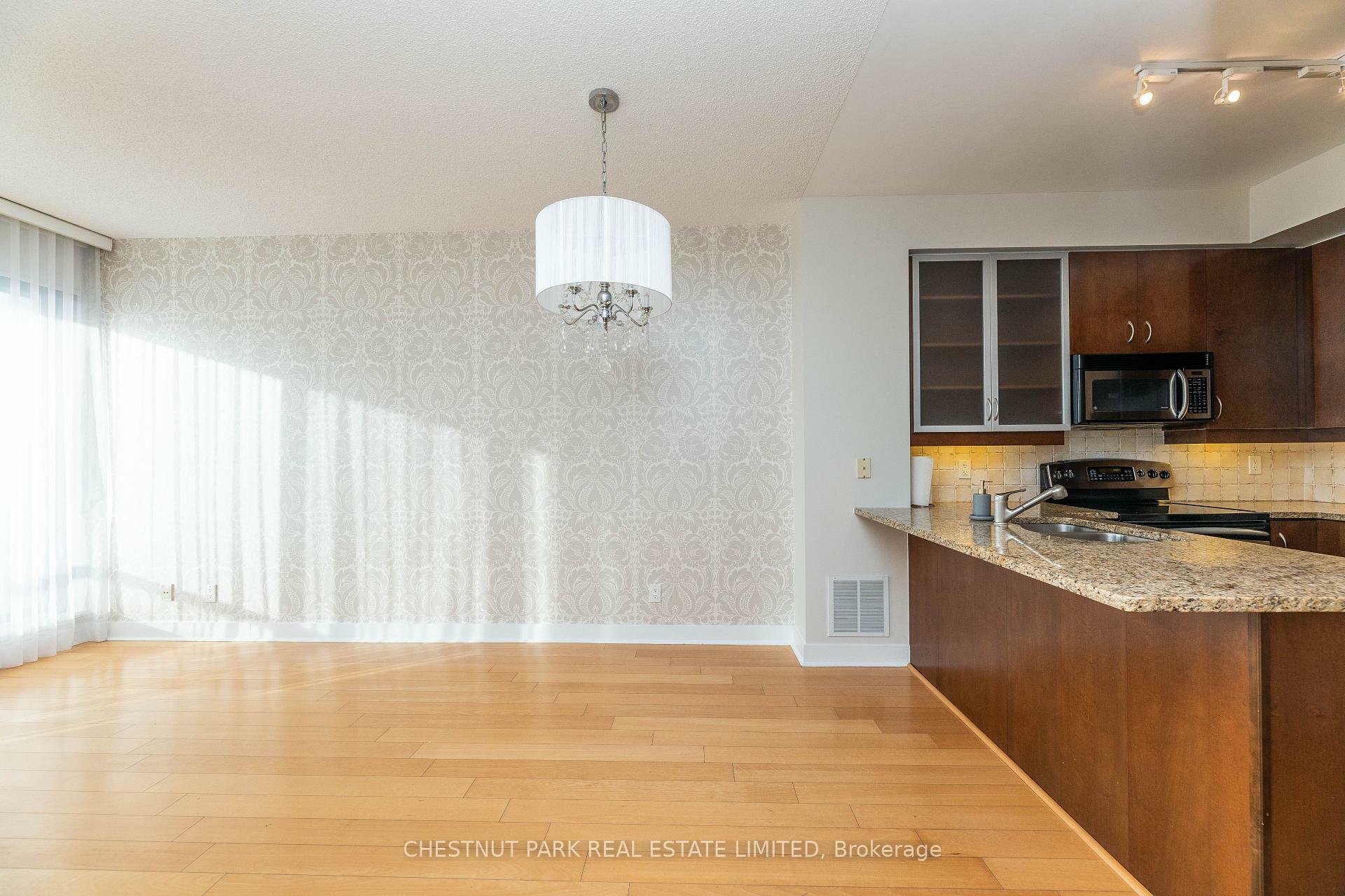 Property Photo: 438 King Street W 1605 ON M5V 3T9