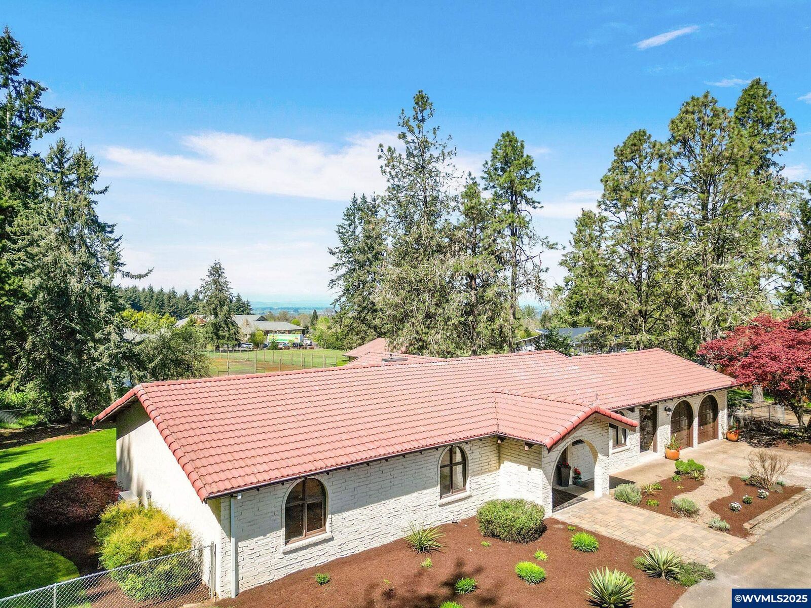 Property Photo: 856 Woodland Dr NE OR 97381