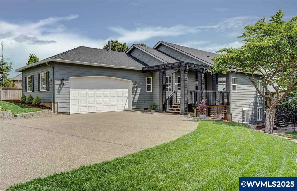 Property Photo: 696 Eisenhower Dr NW OR 97304