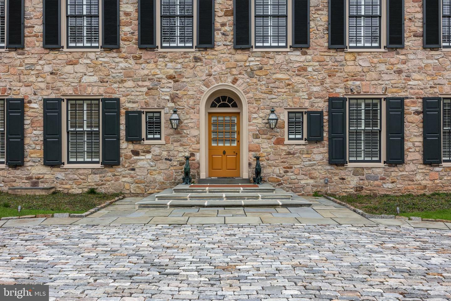 Property Photo: 6068 Stoney Hill Road PA 18938