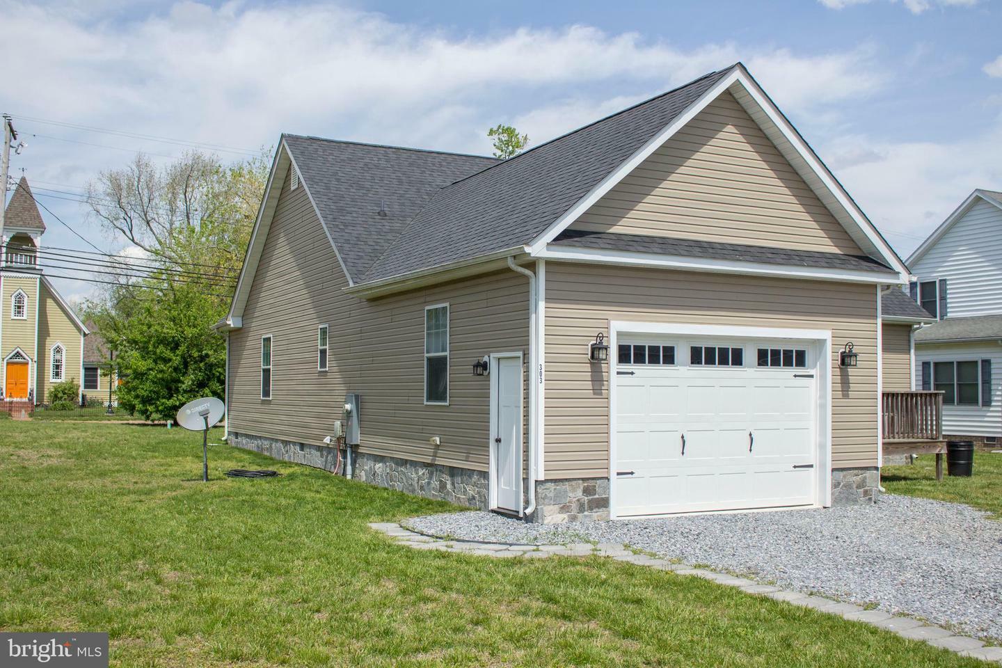 Property Photo: 303 Railroad Avenue MD 21631