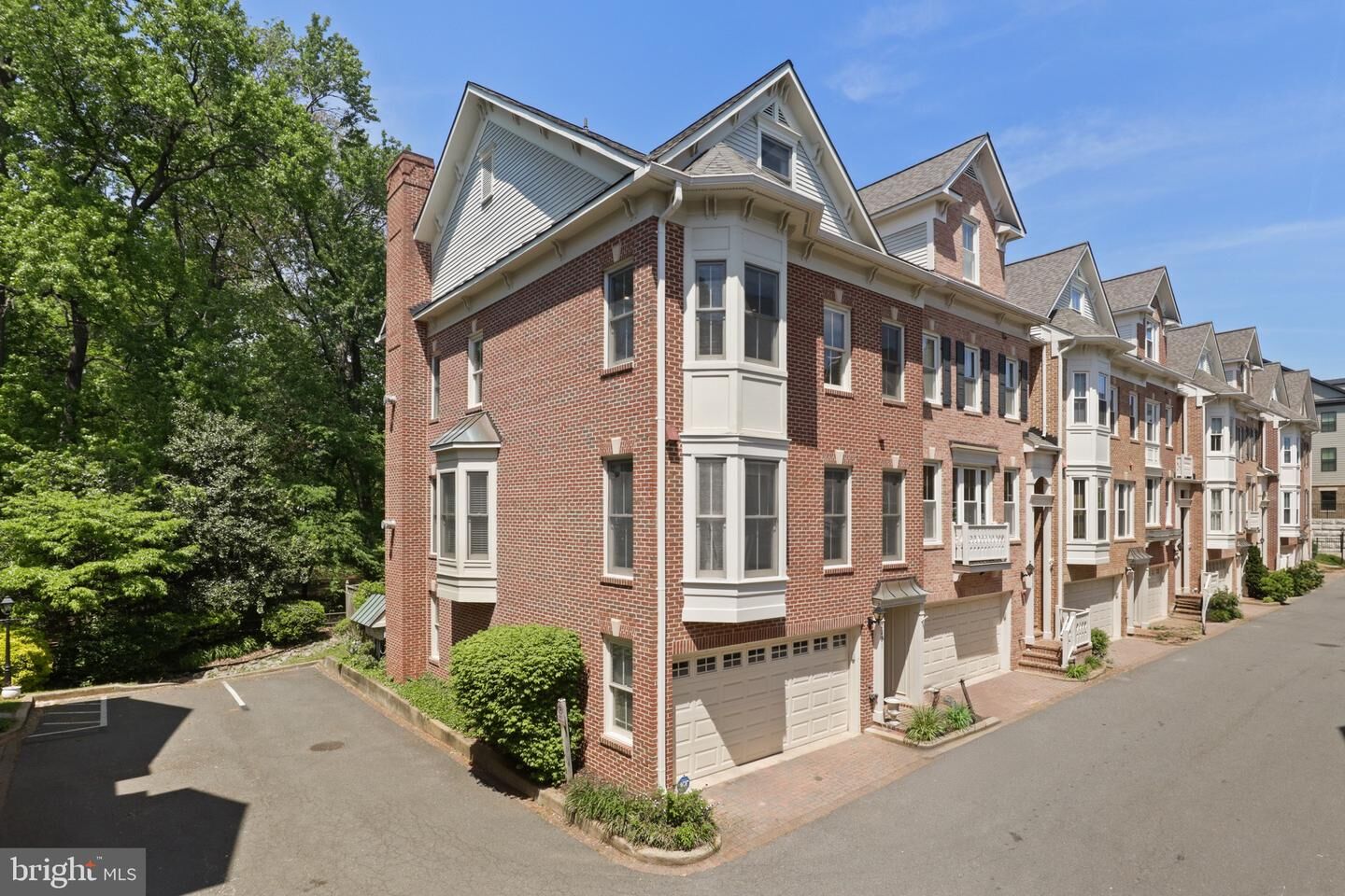 Property Photo: 2331 N Van Buren Court VA 22205