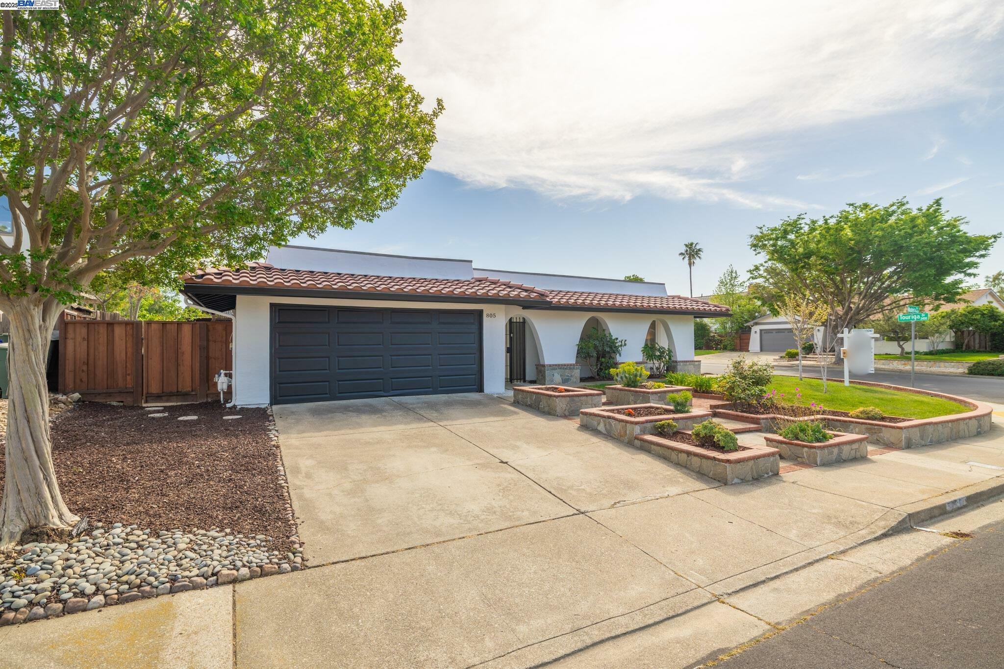 Property Photo: 805 Madeira Dr CA 94566