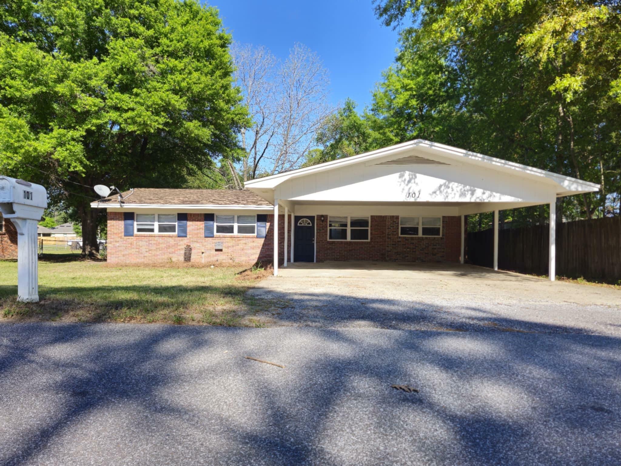 Property Photo: 101 Blaylock Street FL 32539