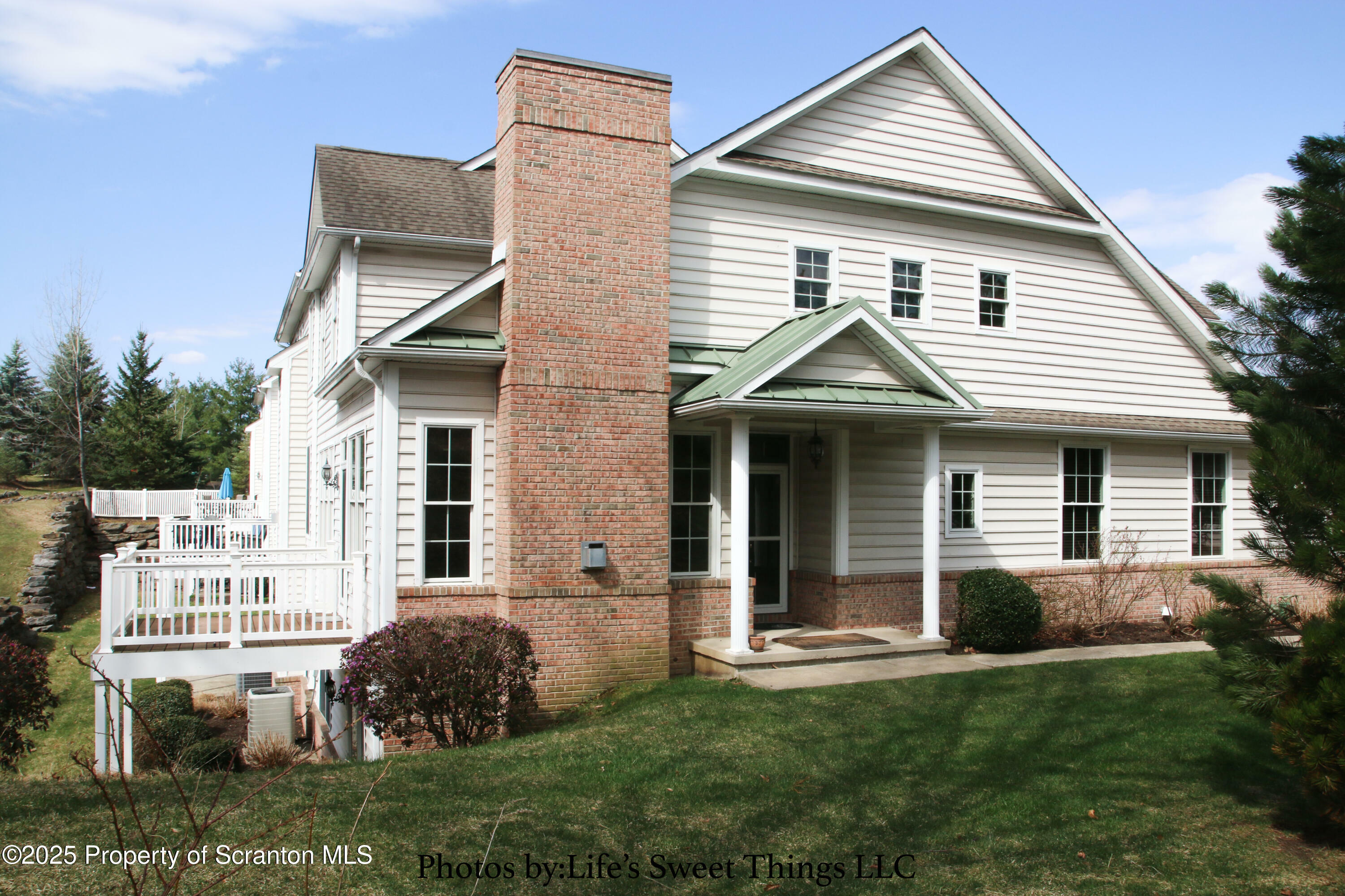 2201 Robinson Close  Moosic PA 18507 photo