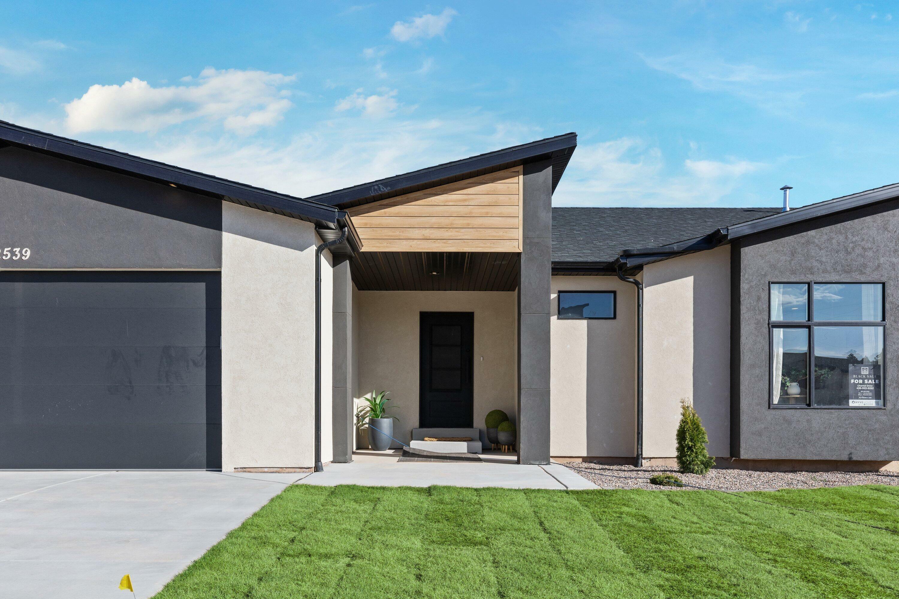 Property Photo: 2539 W Black Sage Dr UT 84720