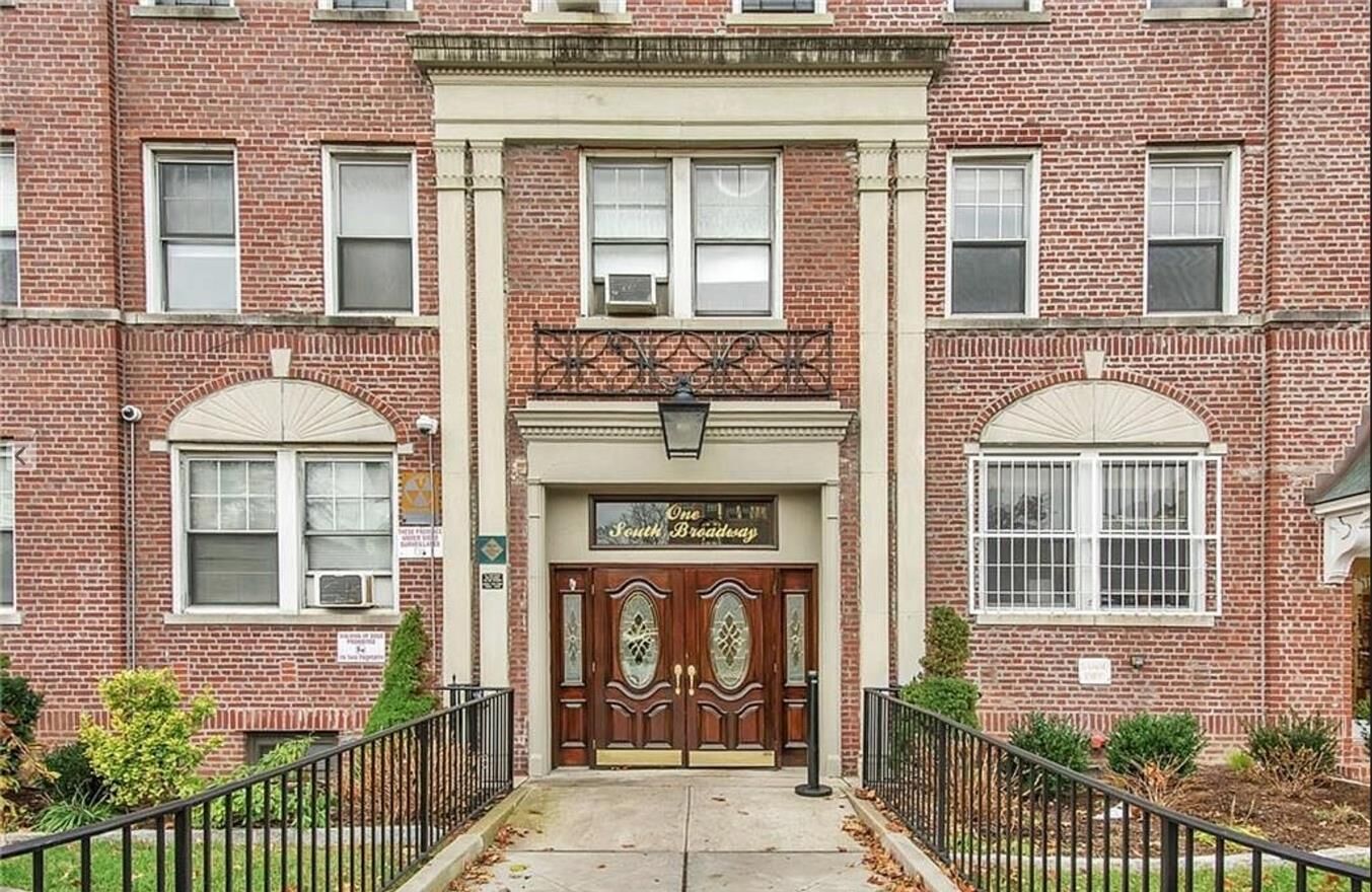 Property Photo: 1 S Broadway 3M NY 10601