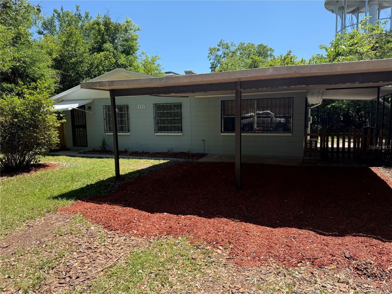 Property Photo:  1111 NW 6th Avenue  FL 32601 