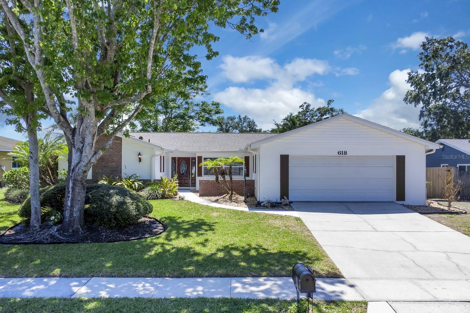 Property Photo: 618 Applewood Avenue FL 32714