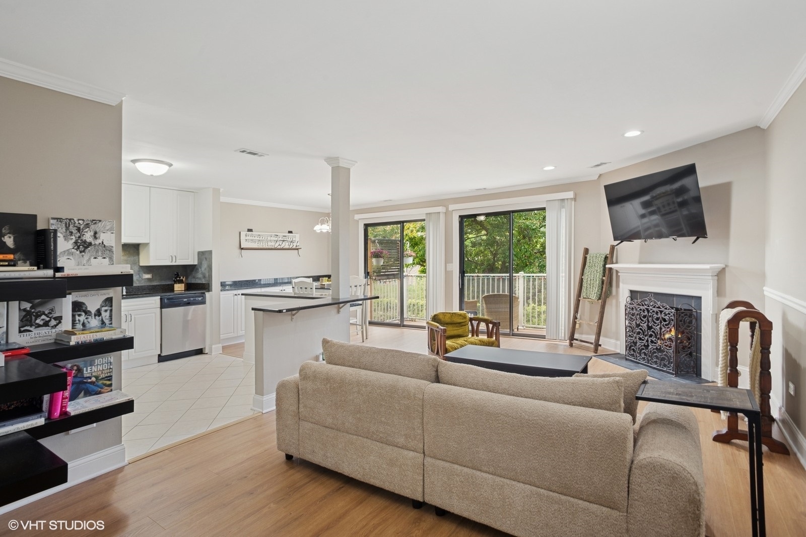 Property Photo: 941 Yosemite Trail C7 IL 60172