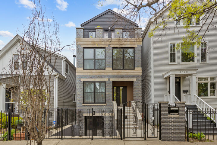 Property Photo: 1522 W Wolfram Street IL 60657