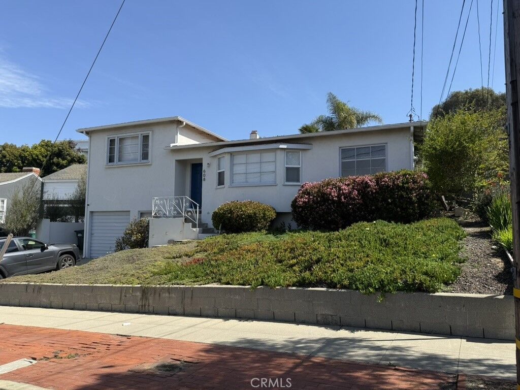 Property Photo: 608 S Gertruda Avenue CA 90277