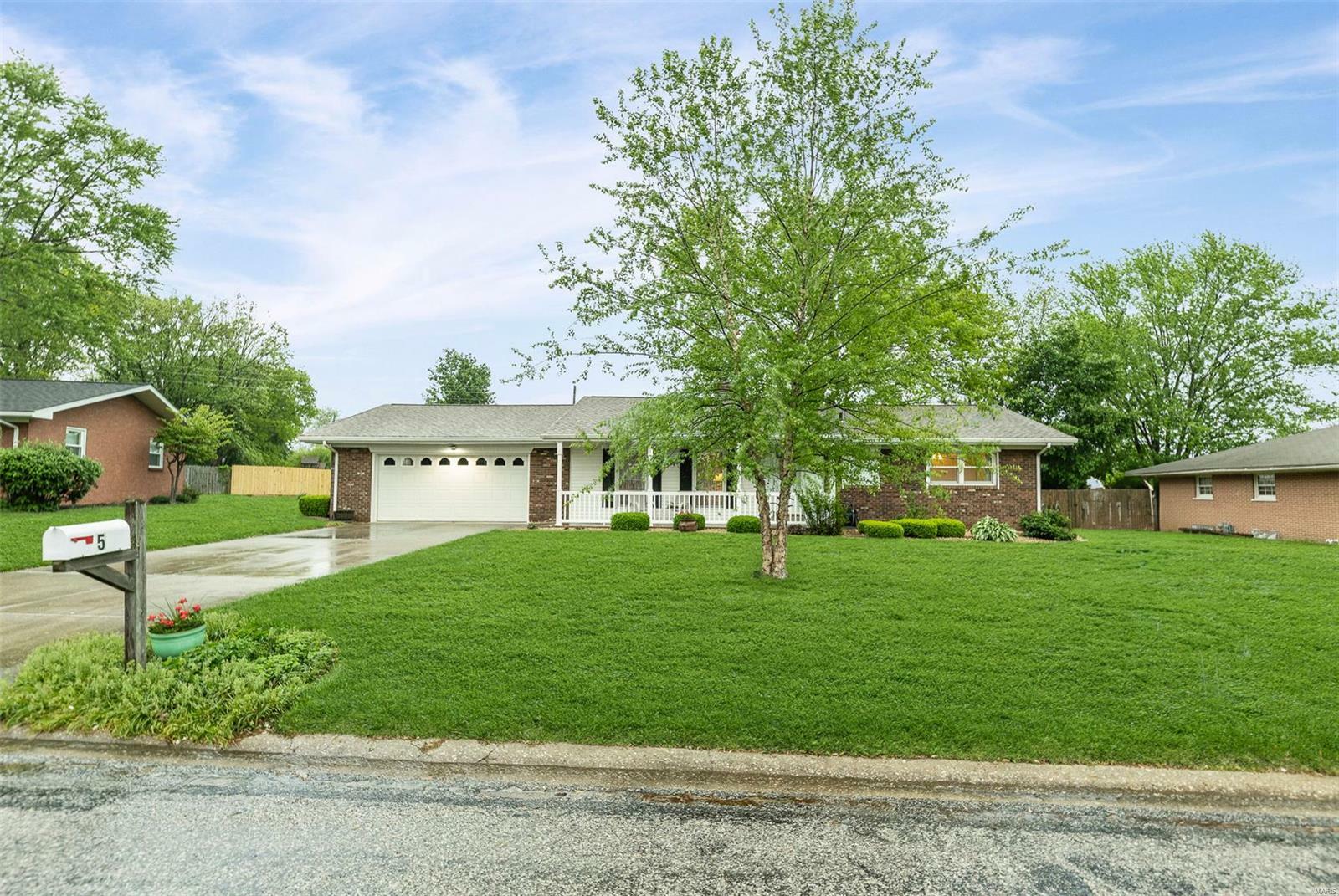 Property Photo: 5 Dunn Drive IL 62223