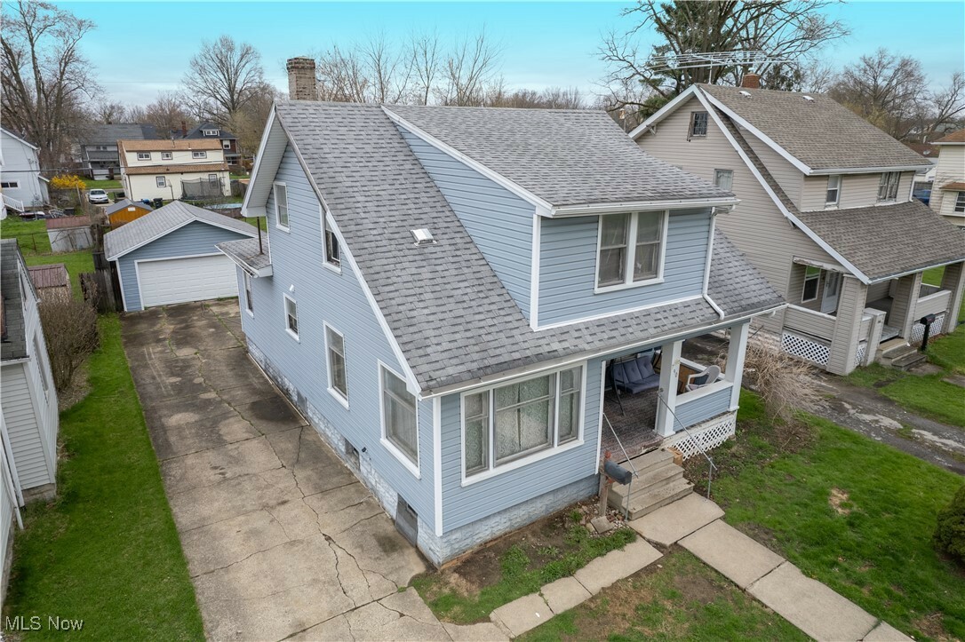 Property Photo: 790 Oak Knoll Avenue SE OH 44484