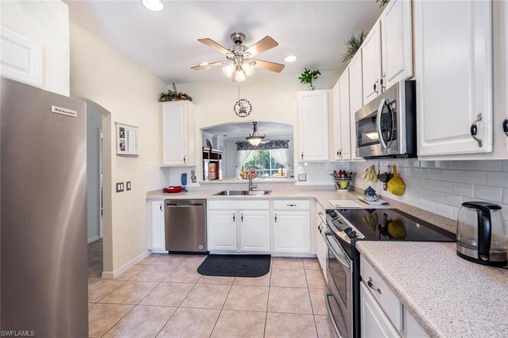 Property Photo:  14194 Fall Creek Ct  FL 34114 
