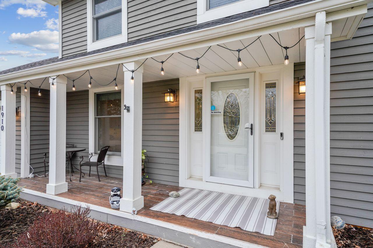 Property Photo: 1910 Oak Glen Trail MN 55082