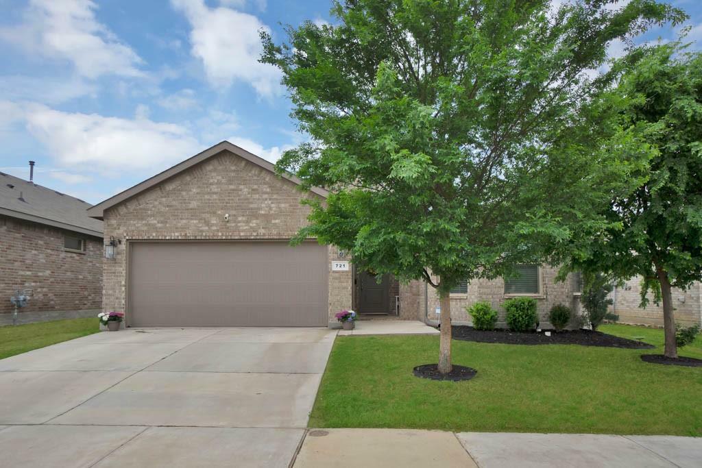 Property Photo: 721 Cromane Road TX 76052