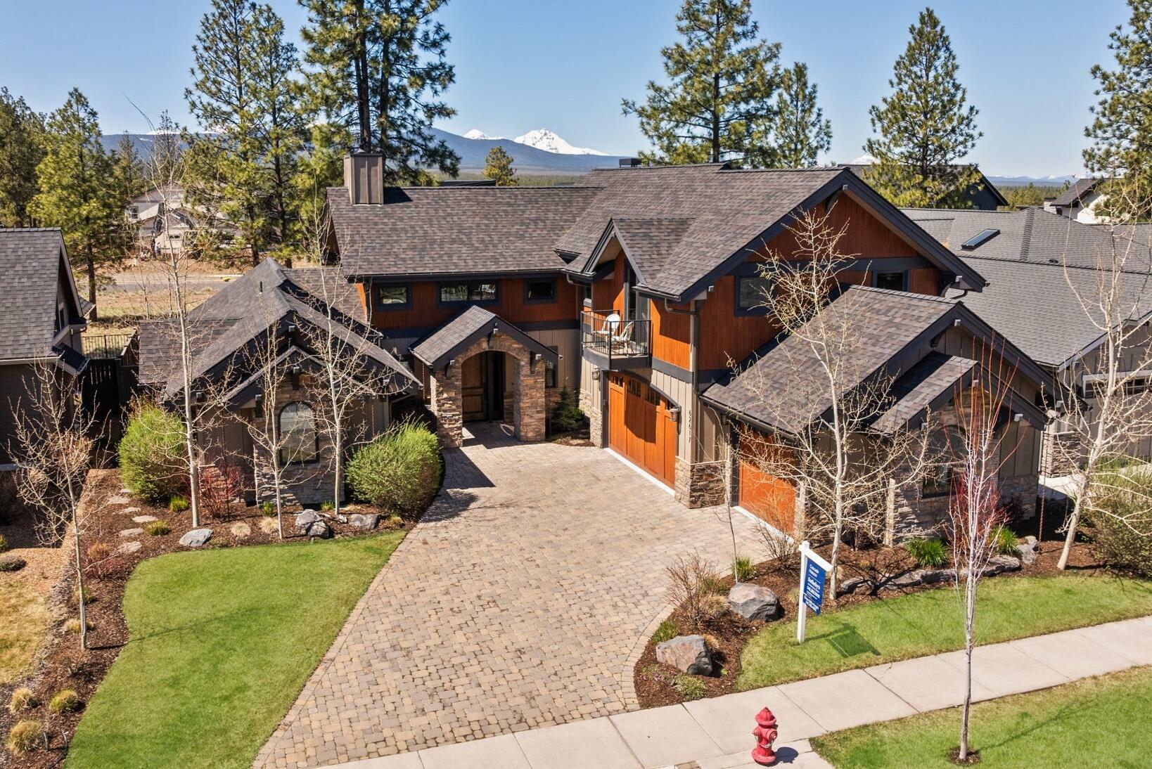 Property Photo: 62617 NW Mt Thielsen Drive OR 97703