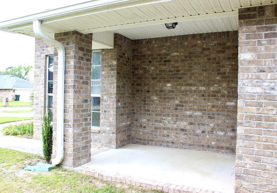 Property Photo: 4930 Genevive Ct FL 32526